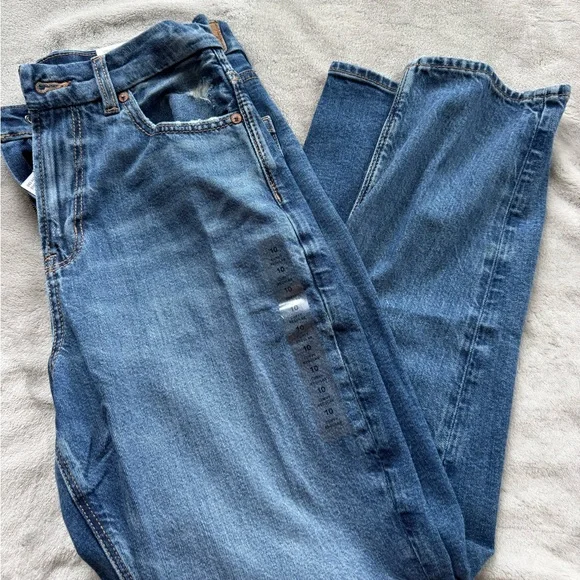 NWT American Eagle Curvy Mom Jeans - Size 10 - Picture 3 of 3